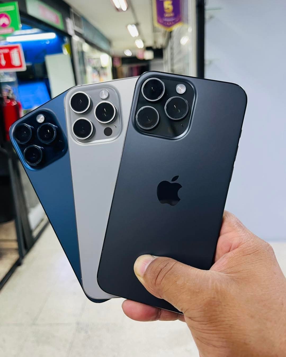 iPhone 16 Pro Max en tonos titanio disponible en iPhone Ortiz